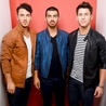 Слушать Jonas Brothers - What A Man Gotta Do (Comedy Radio 2020)